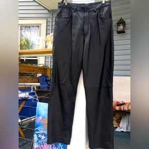 Nearly new vintage 1990 ladies black leather pants